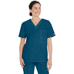 Unisex EDS Signature Tuckable V-Neck Scrub Top