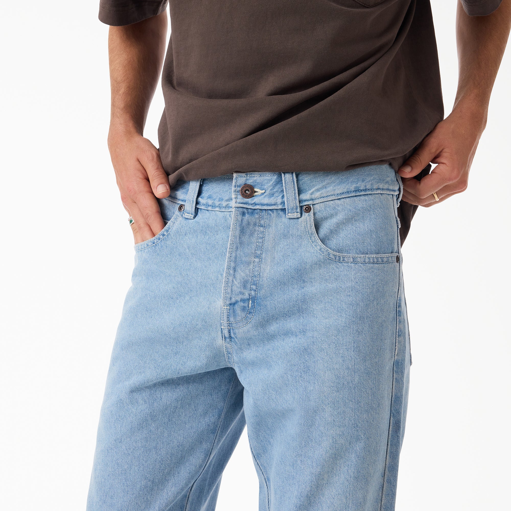 982 Slim Tapered Jeans