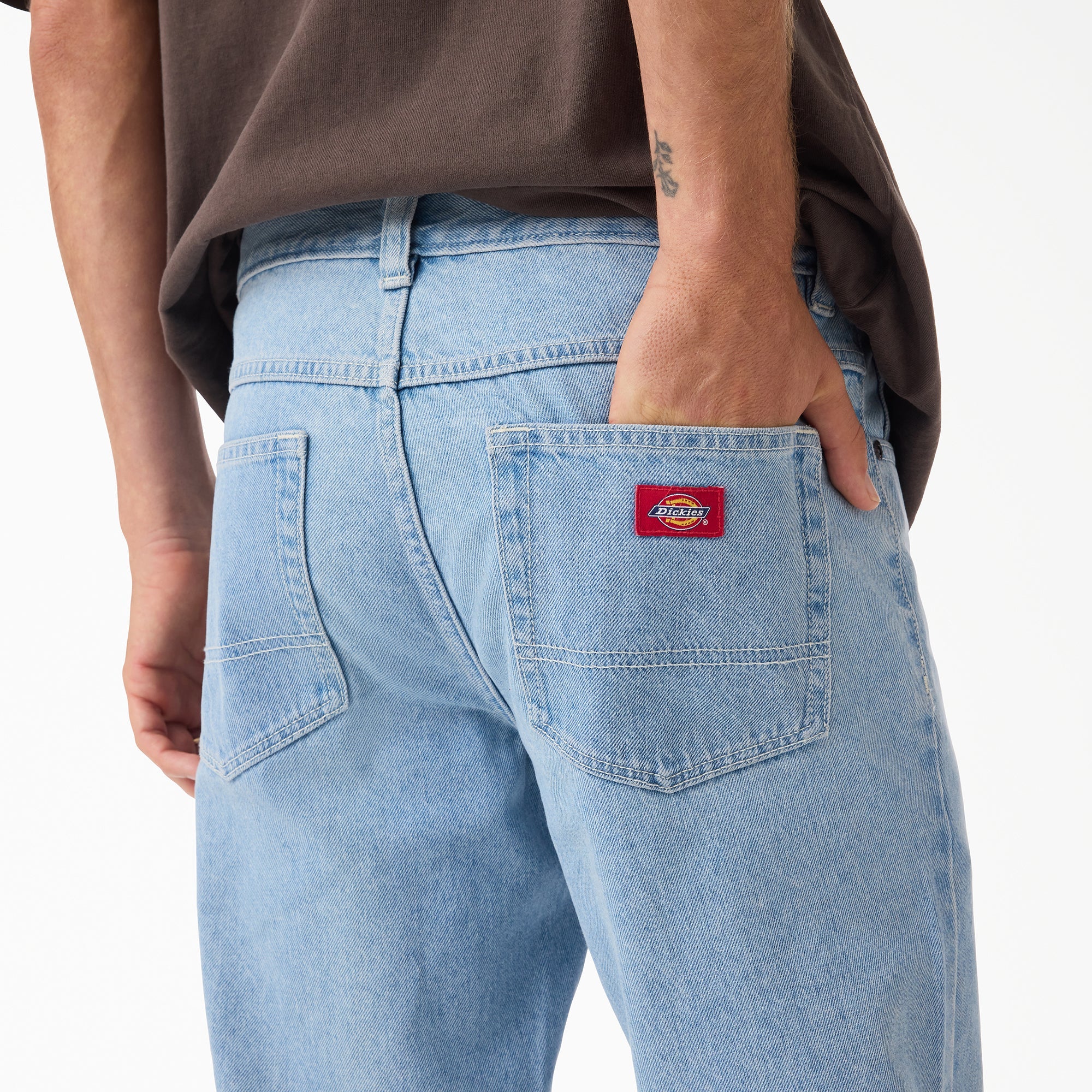 982 Slim Tapered Jeans
